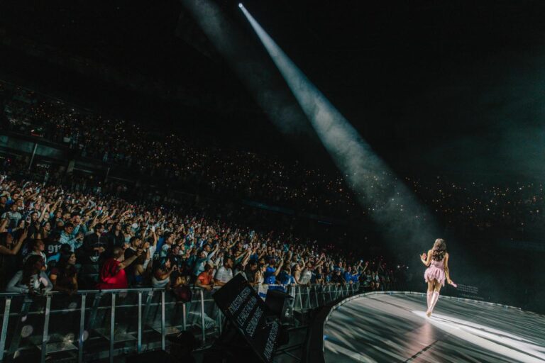 AITANA inicia su Cuarto Azul World Tour en Latinoamérica con sold out en Bogotá
